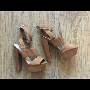 Steve Madden tan suede heel